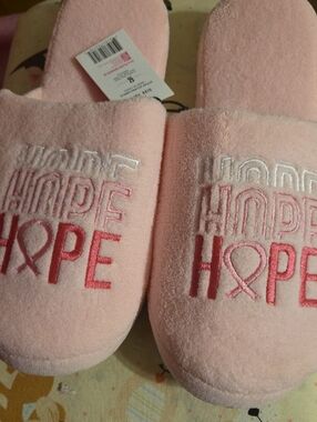 no brand name ladies Slippers 10-11 NWT